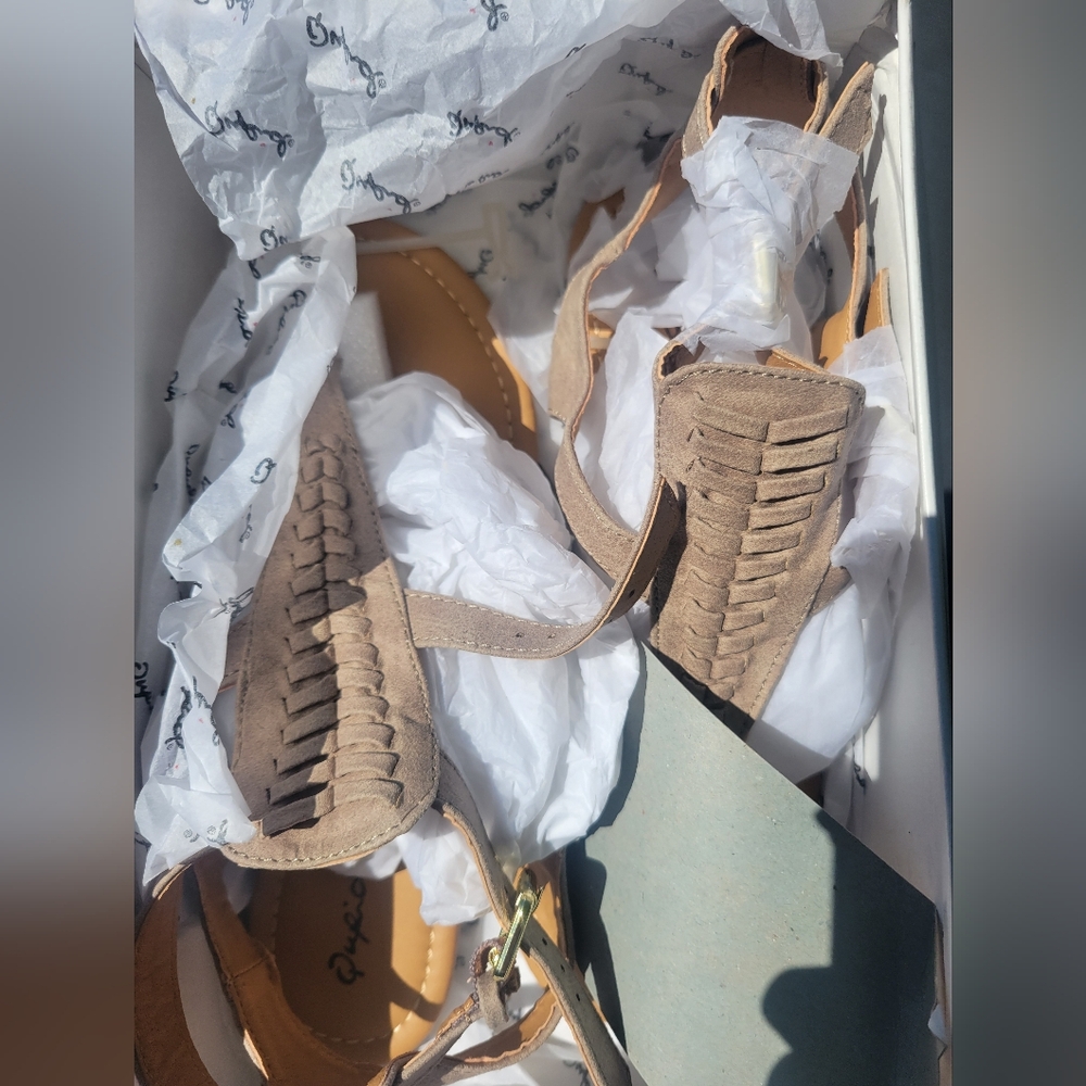 QUPID The "Archer" Sandal - Picture 10 of 10